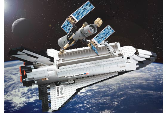 LEGO Discovery 7470 Space Shuttle Discovery (2003)